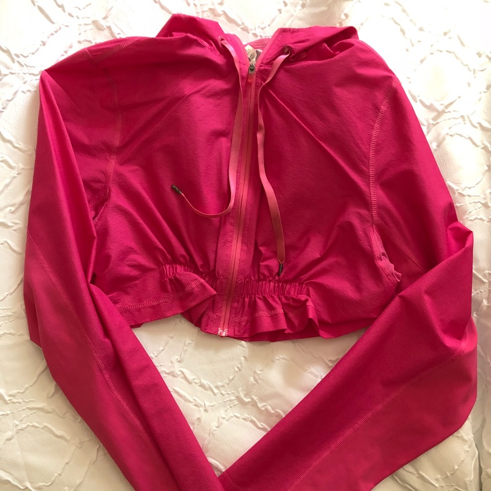 Lululemon cropped running coat/rain jacket